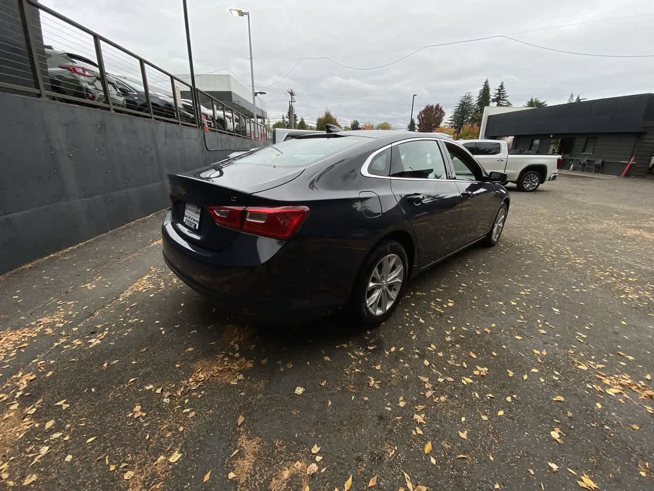 Used 2025 Chevrolet Malibu LT FWD image 6