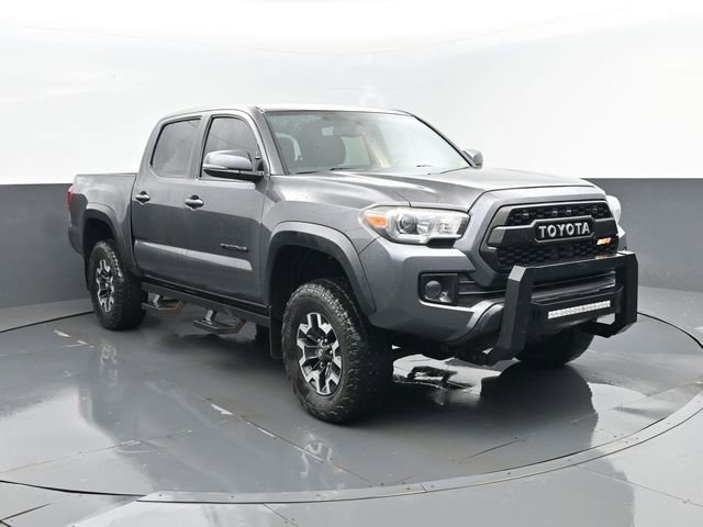 Used 2016 Toyota Tacoma TRD Off-Road w/ Premium & Technology Package AWD/4WD image 3