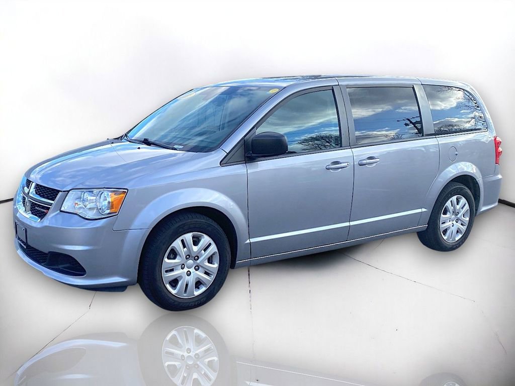 Used 2018 Dodge Grand Caravan SE w/ UConnect Hands-Free Group image 2