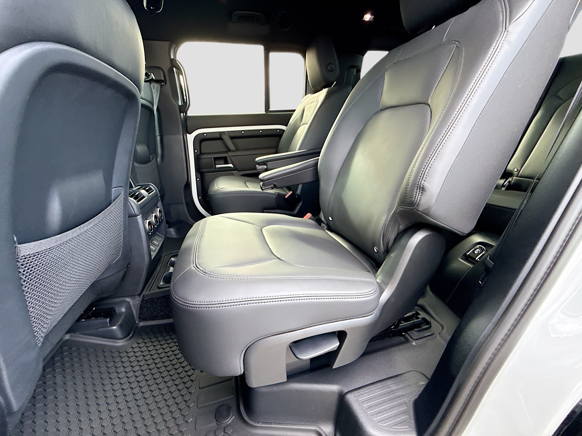 New 2026 Land Rover Defender 130 X-Dynamic SE AWD/4WD image 22