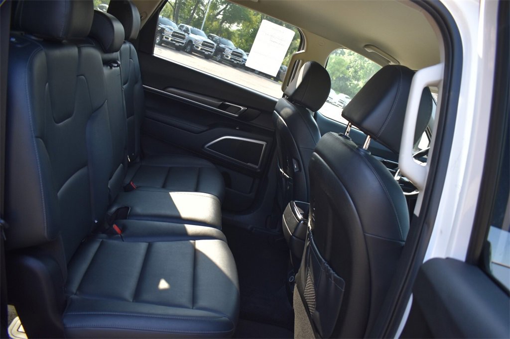 Used 2022 Kia Telluride LX image 16