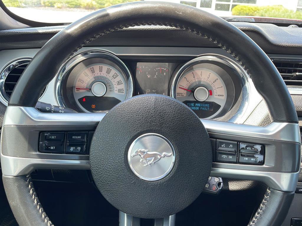 Used 2011 Ford Mustang Premium w/ 202A Rapid Spec Order Code RWD image 6