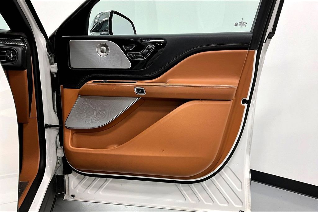 Used 2020 Lincoln Aviator Black Label Grand Touring w/ Class IV Trailer Tow Package image 23