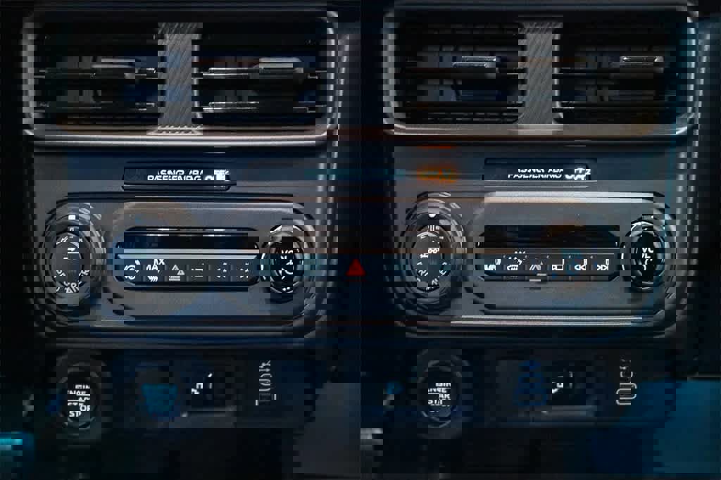 New 2025 Ford Maverick Lariat w/ Black Appearance Package image 13