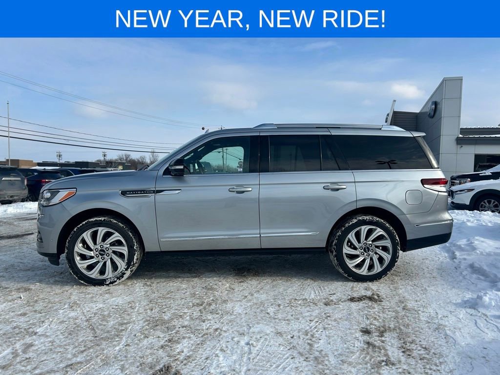 Used 2024 Lincoln Navigator Premiere image 3