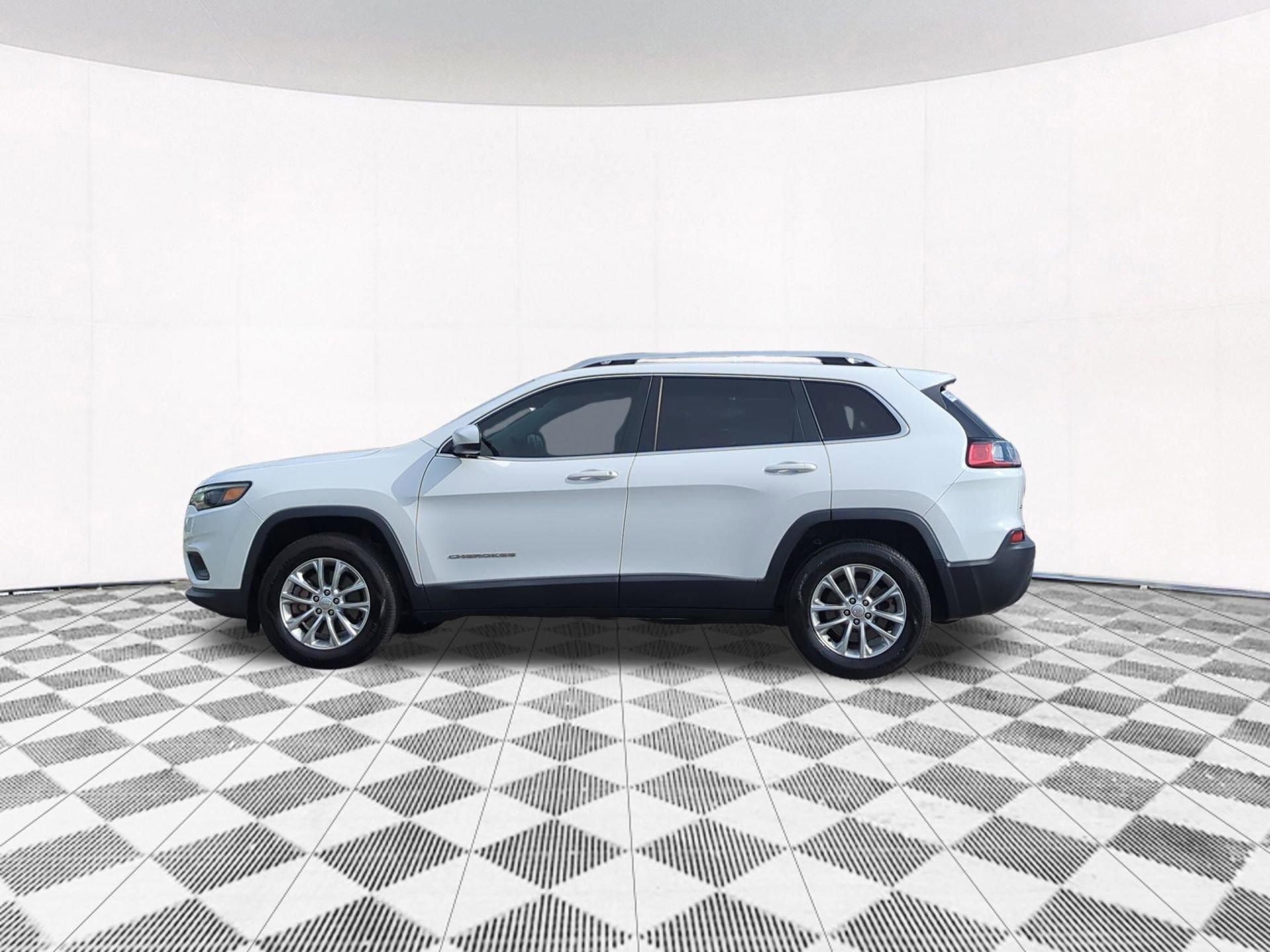 Used 2019 Jeep Cherokee Latitude w/ Cold Weather Group image 6