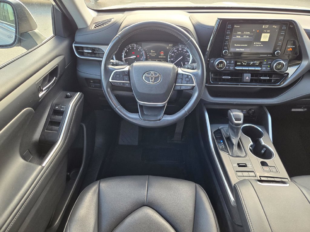Used 2022 Toyota Highlander XLE AWD/4WD image 12