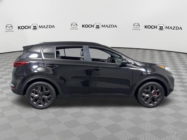 Used 2022 Kia Sportage Nightfall Edition image 9