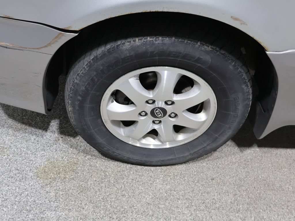 Used 2004 Kia Sedona LX FWD image 9