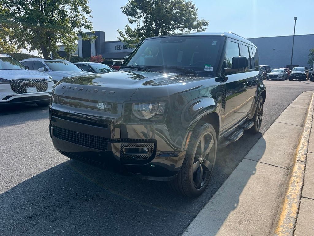 Used 2025 Land Rover Defender 110 X-Dynamic SE AWD/4WD image 3