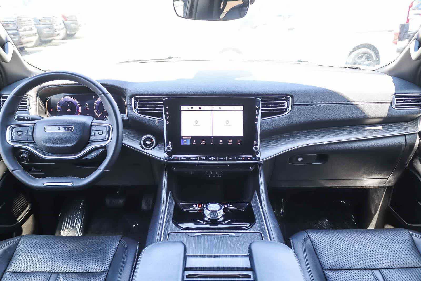 Used 2024 Jeep Wagoneer L Series II RWD image 12