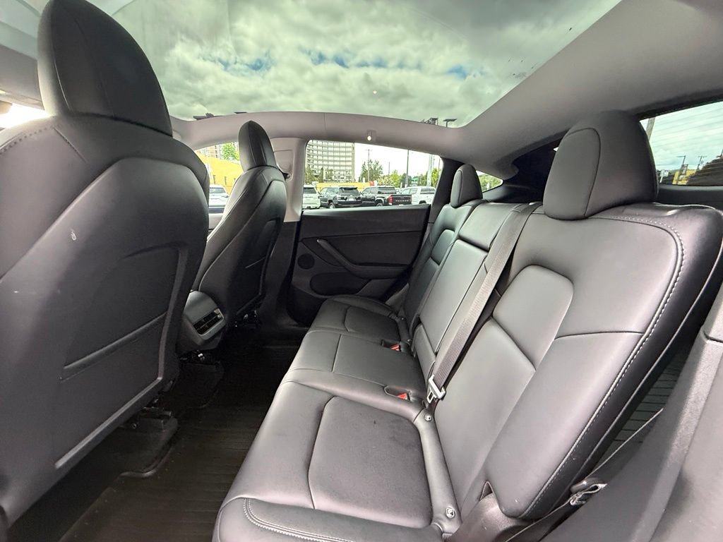 Used 2022 Tesla Model Y Long Range AWD/4WD image 16