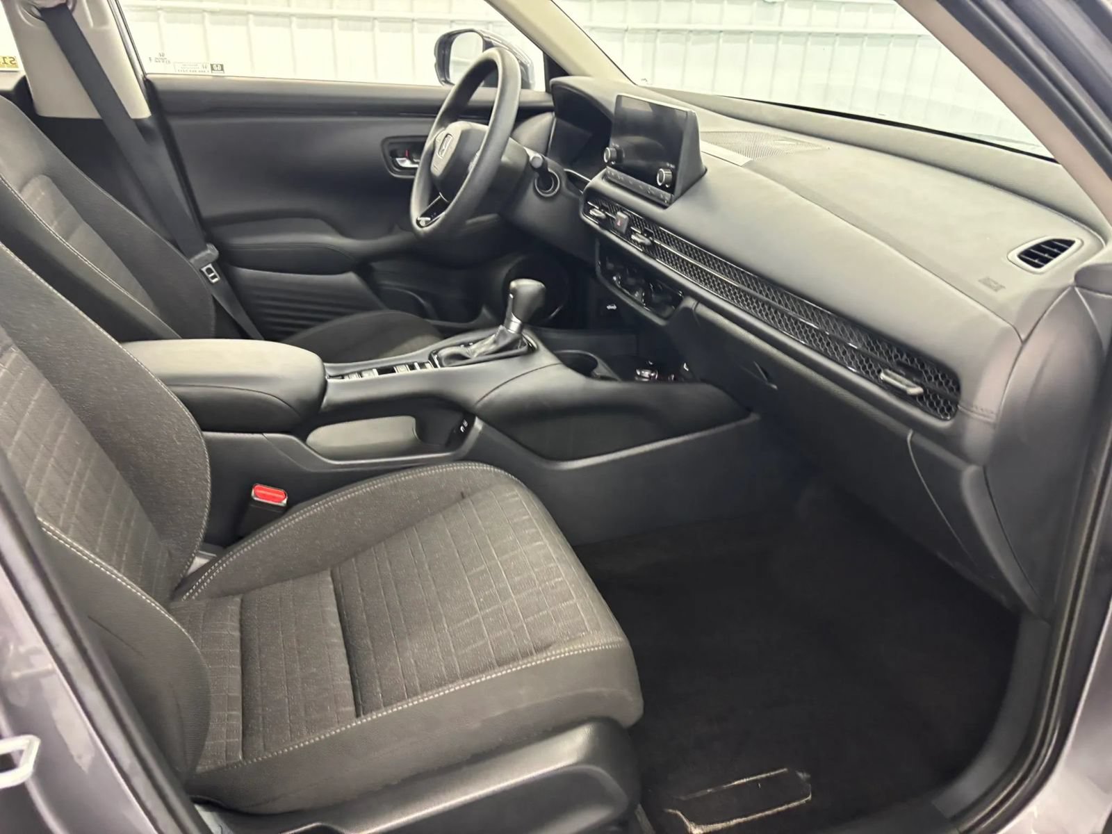 Used 2025 Honda HR-V LX image 39