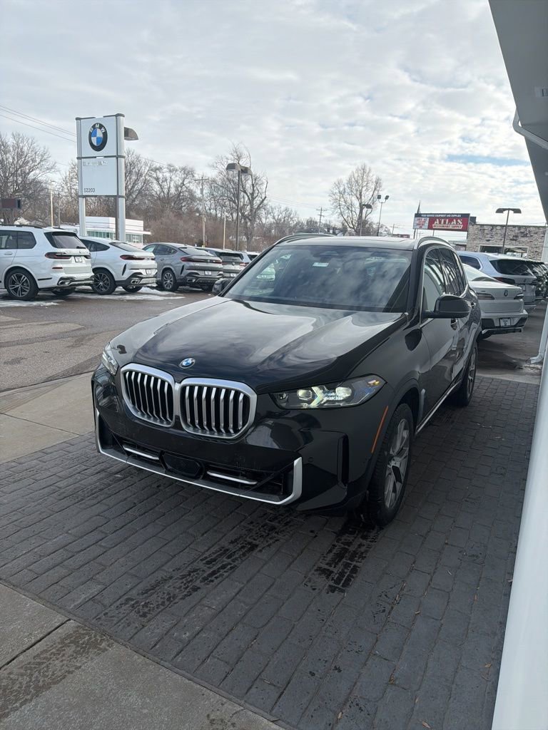 New 2026 BMW X5 xDrive40i w/ Climate Comfort Package image 3