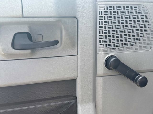 Used 2017 Ford E-350 and Econoline 350 Super Duty image 23