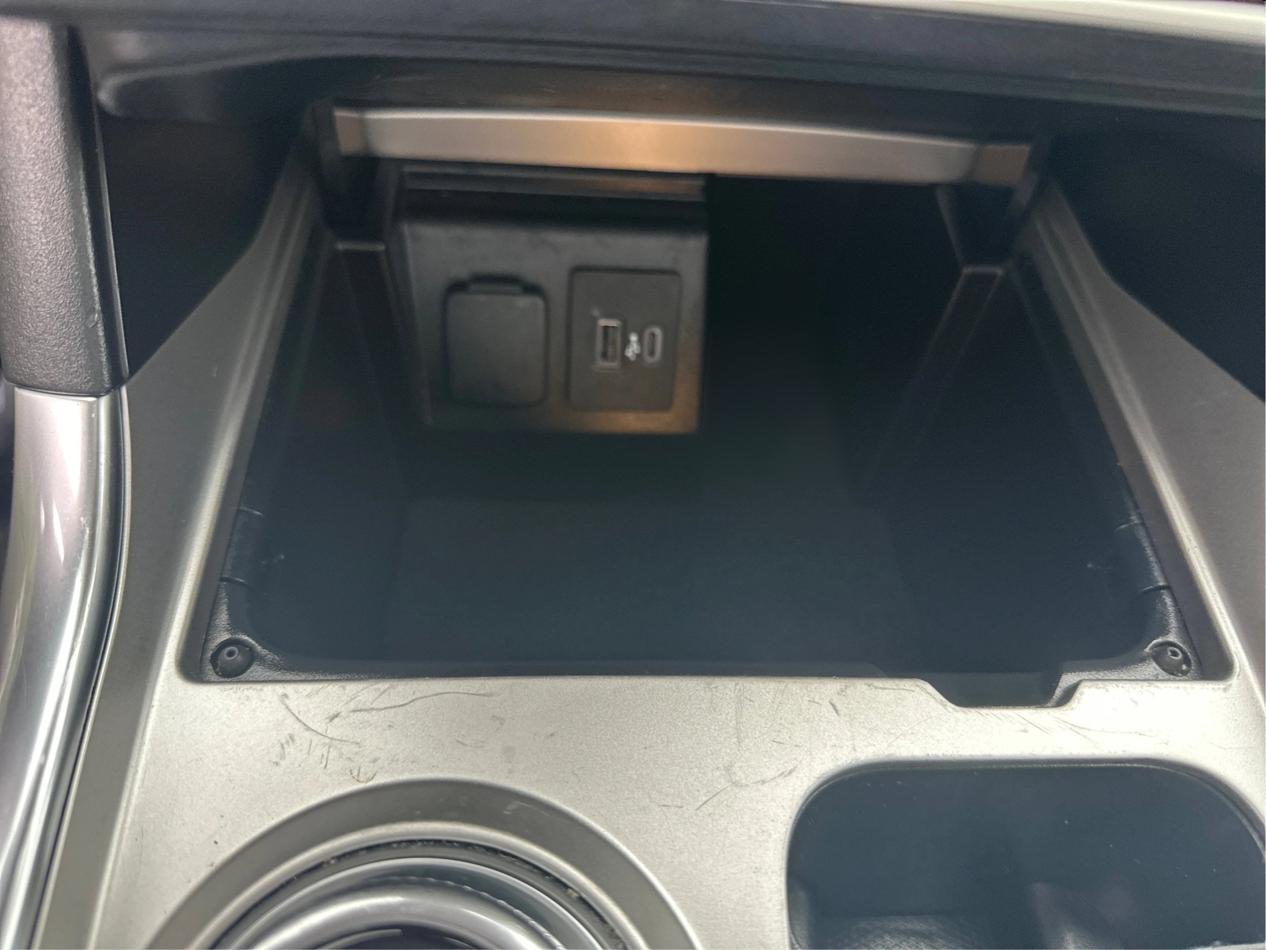 Used 2023 Ford Explorer XLT w/ Equipment Group 202A AWD/4WD image 34