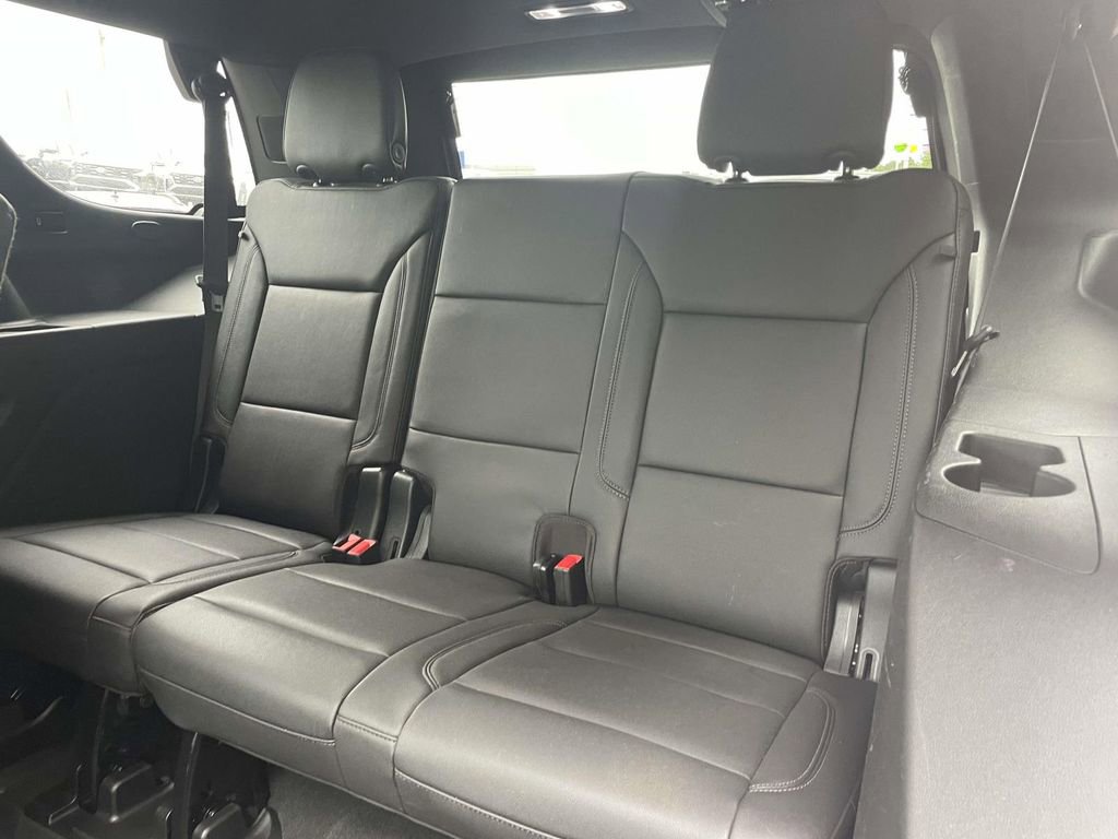 Used 2024 Chevrolet Tahoe Z71 w/ Luxury Package AWD/4WD image 12