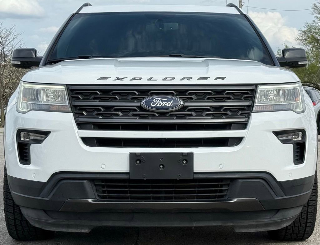 Used 2018 Ford Explorer XLT w/ Equipment Group 202A image 9