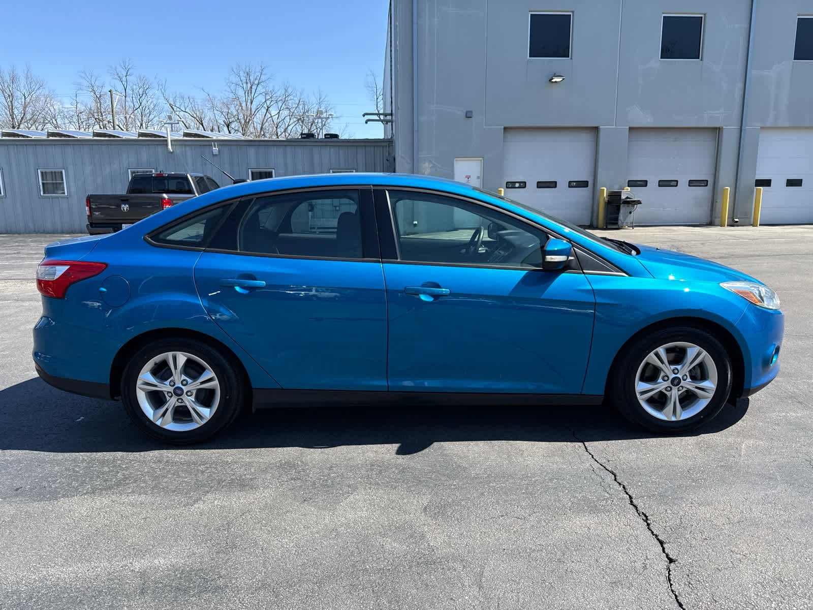 Used 2014 Ford Focus SE w/ SE Winter Package FWD image 2