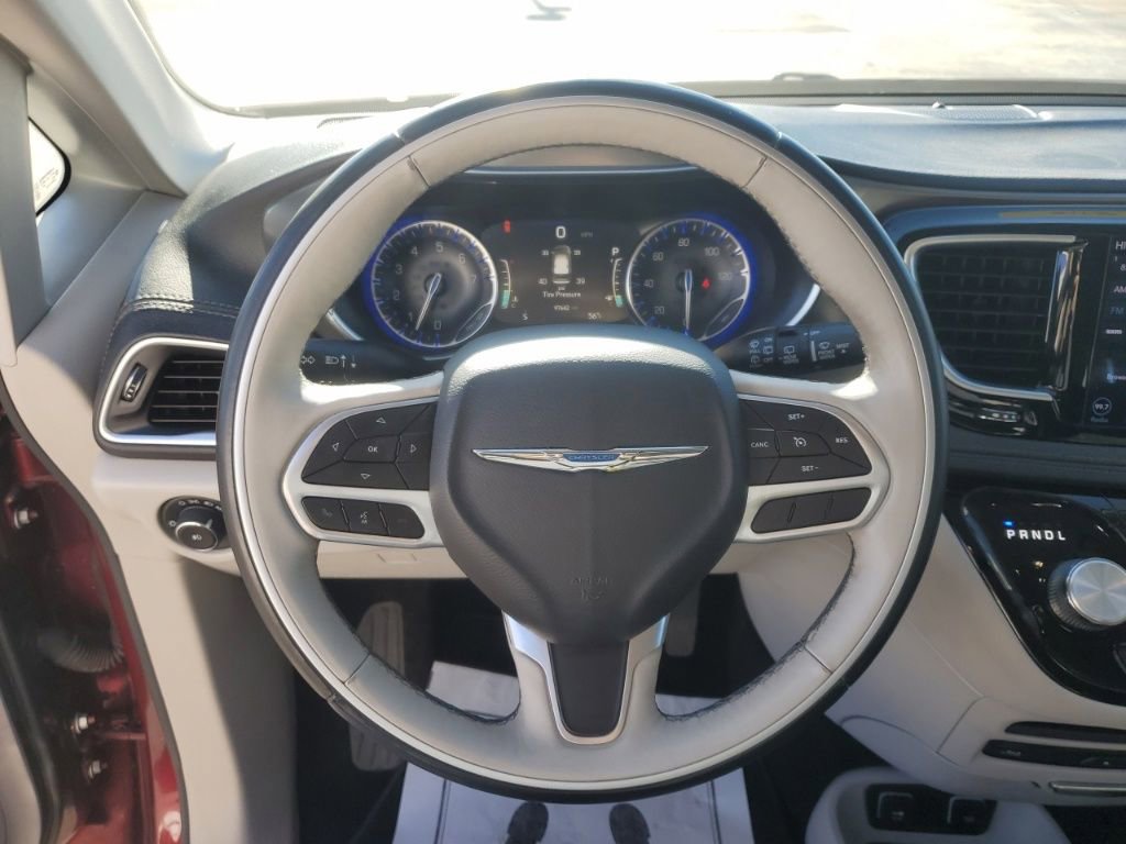 Used 2018 Chrysler Pacifica Limited image 15