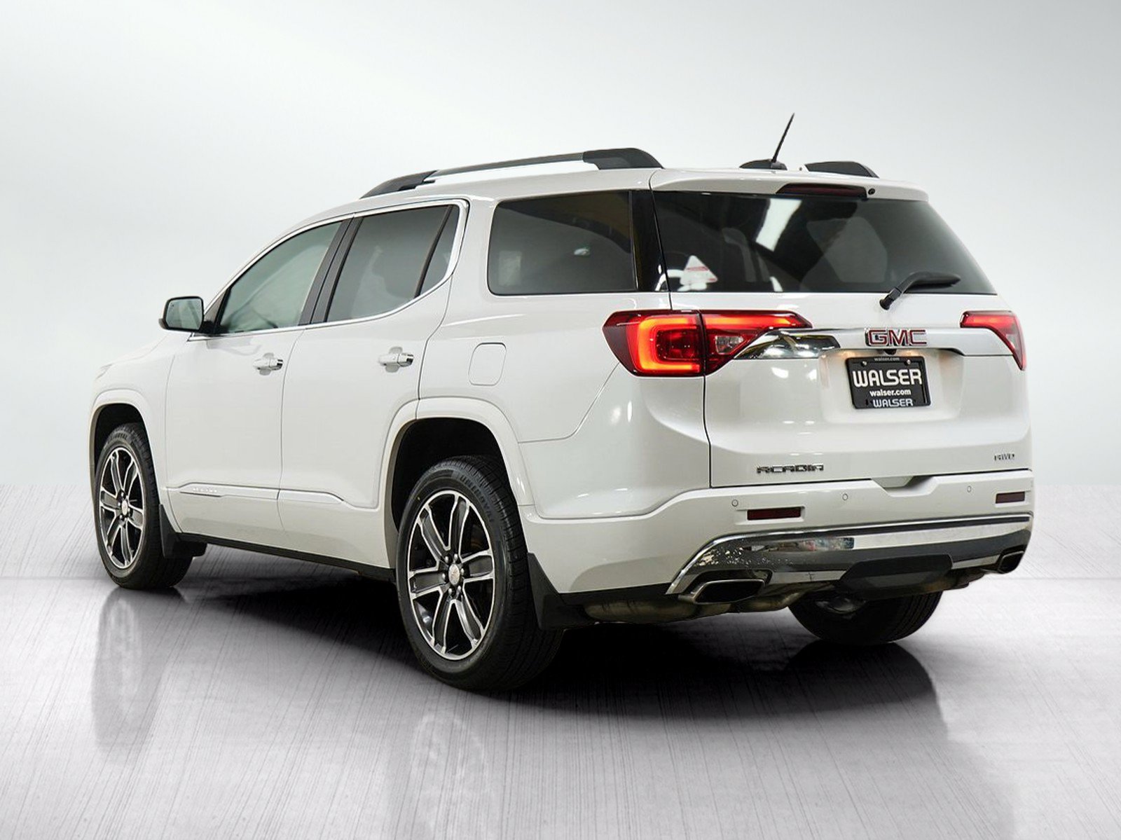Used 2018 GMC Acadia Denali w/ LPO, Protection Package AWD/4WD image 4