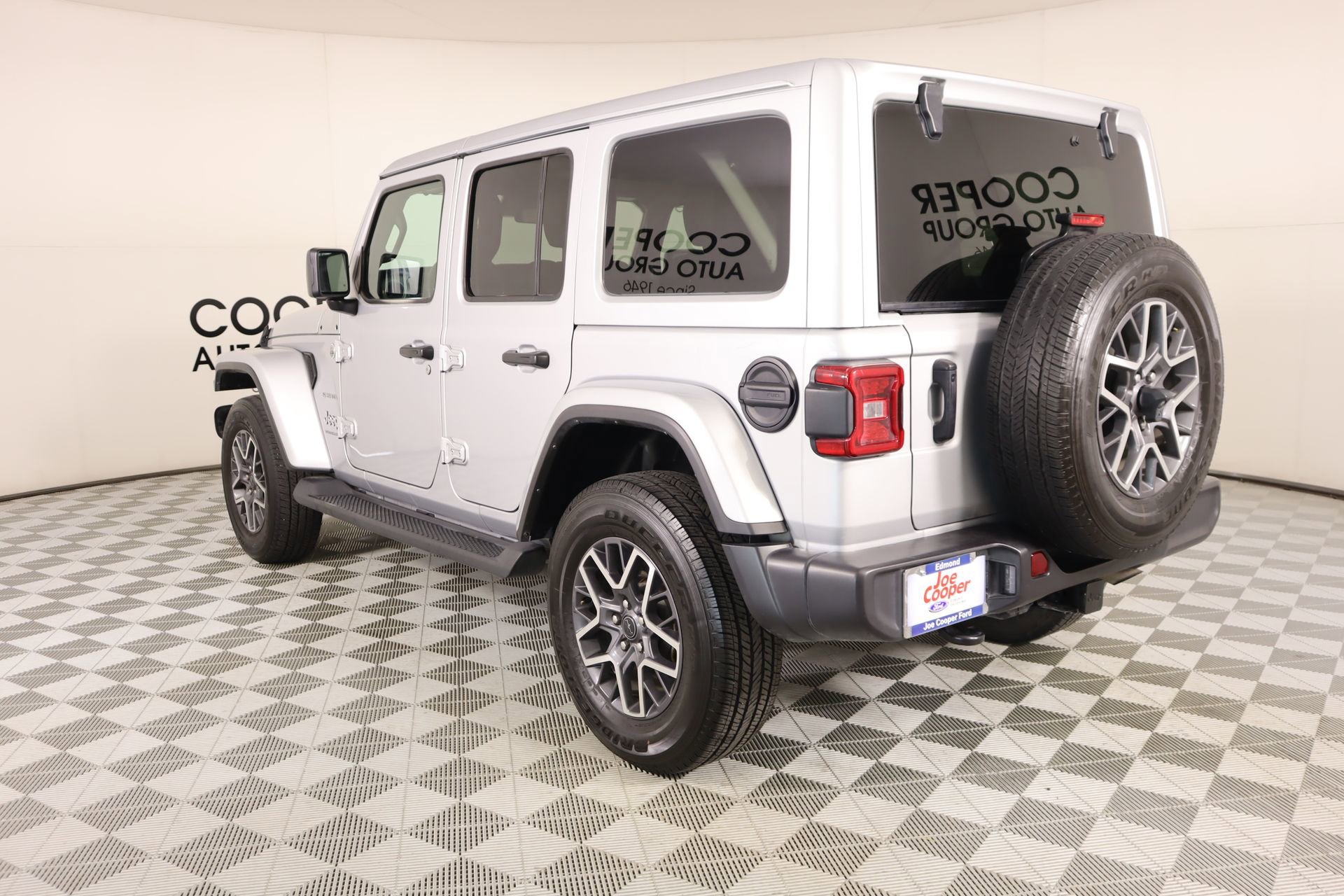 Used 2024 Jeep Wrangler Sahara AWD/4WD image 22