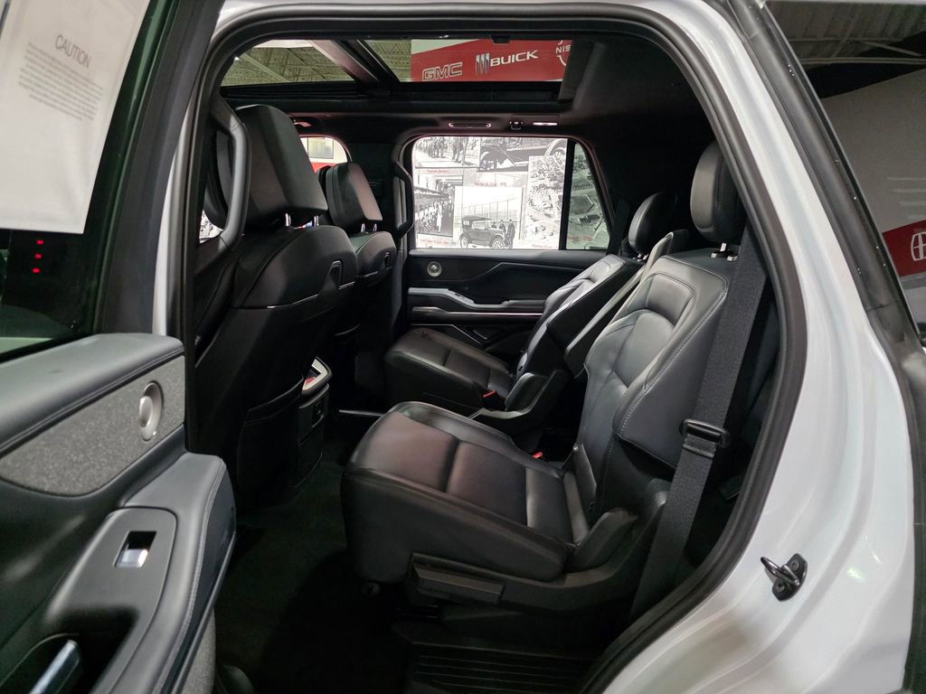 Certified 2025 Lincoln Navigator Reserve w/ Jet Appearance Package image 22