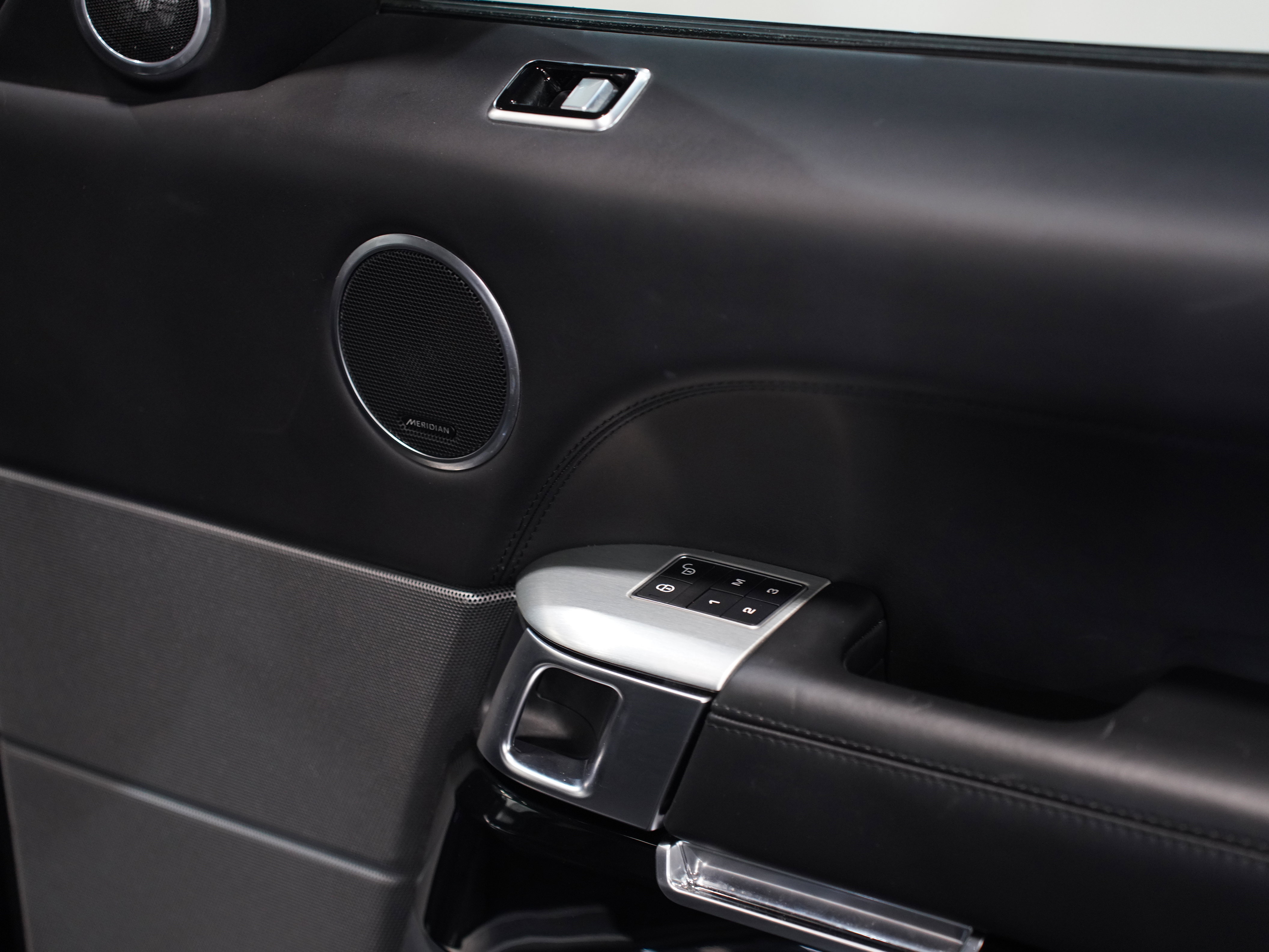 Used 2018 Land Rover Range Rover Sport SVR image 24