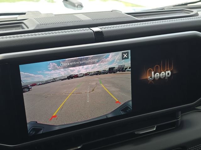 Used 2025 Jeep Gladiator Sport image 29