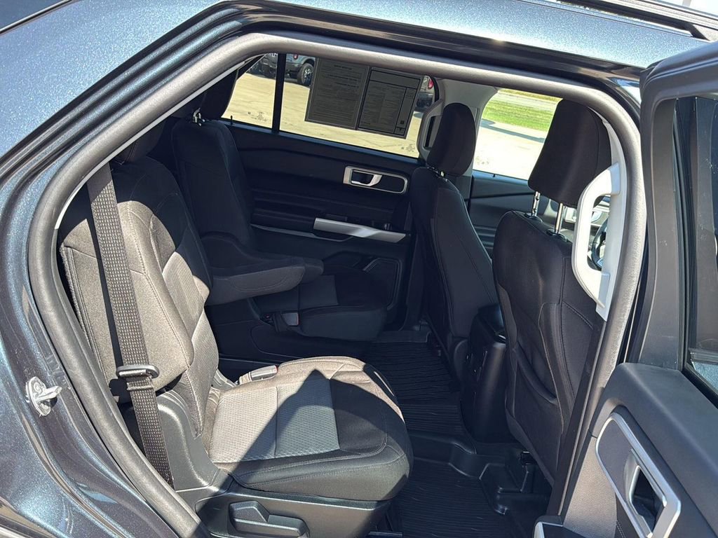Used 2023 Ford Explorer XLT image 17