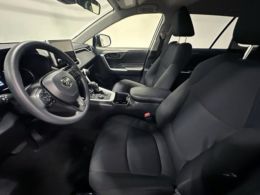 Used 2025 Toyota RAV4 LE AWD/4WD image 3