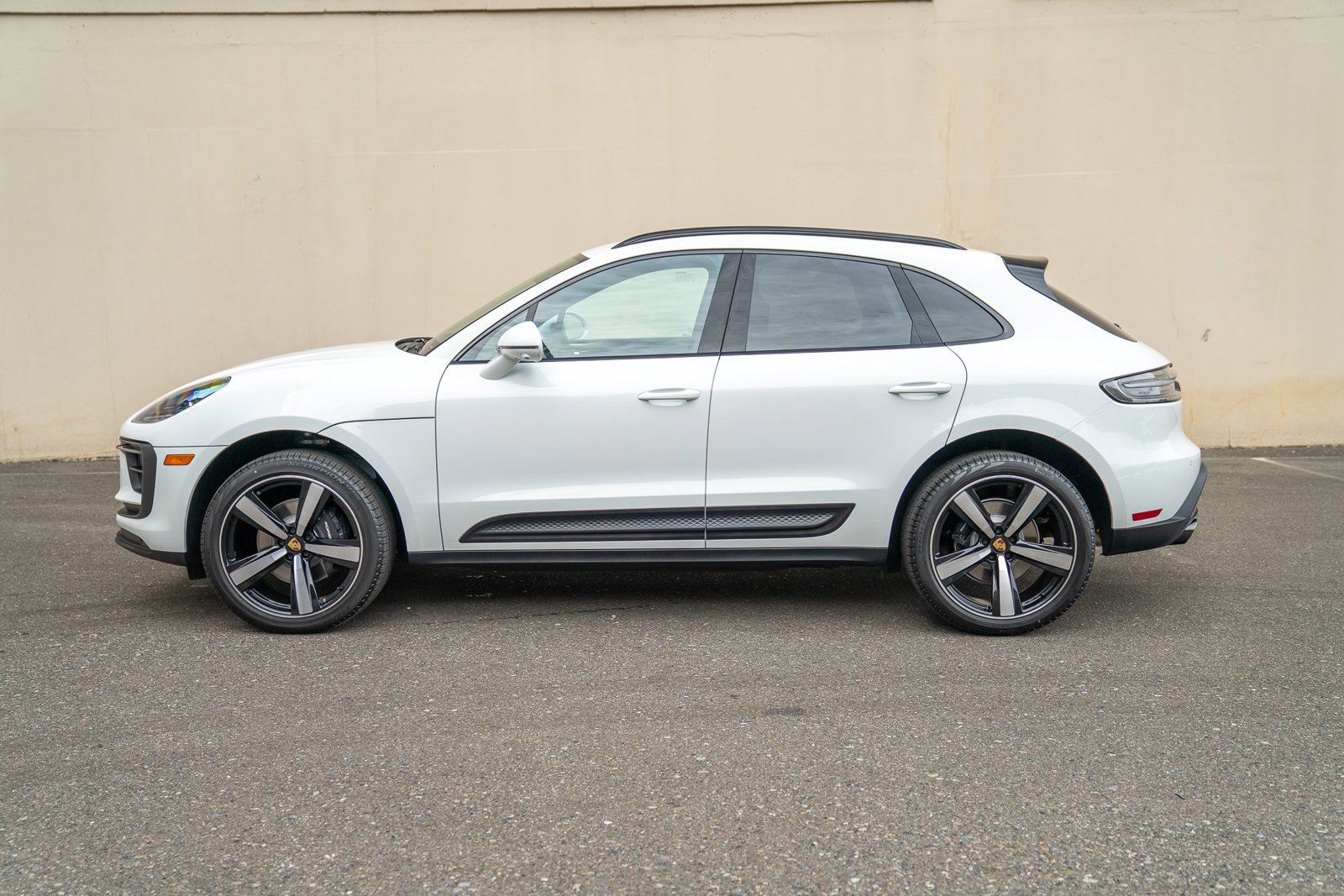 Certified 2025 Porsche Macan video 2