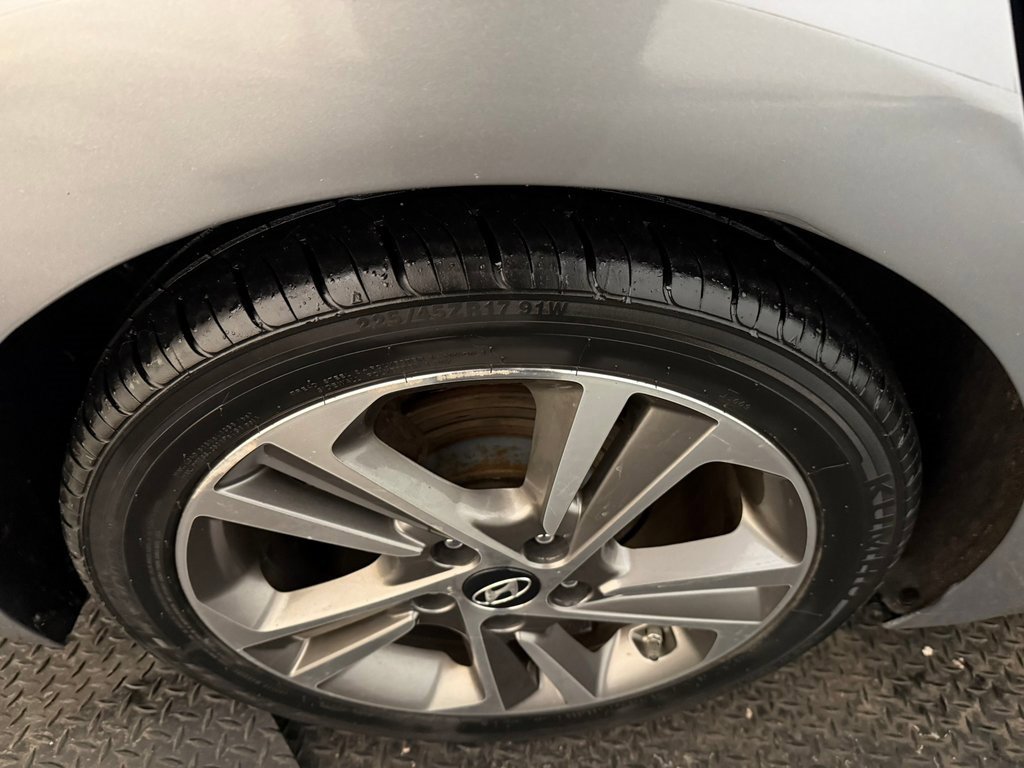 Used 2017 Hyundai Elantra Limited image 15
