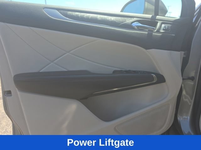Used 2017 Lincoln MKC Reserve w/ Lincoln MKC Climate Package AWD/4WD image 12