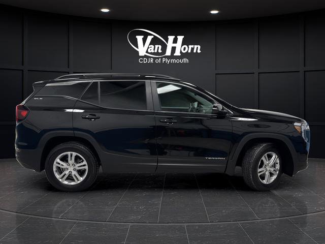 Used 2023 GMC Terrain SLE w/ Driver Convenience Package image 2
