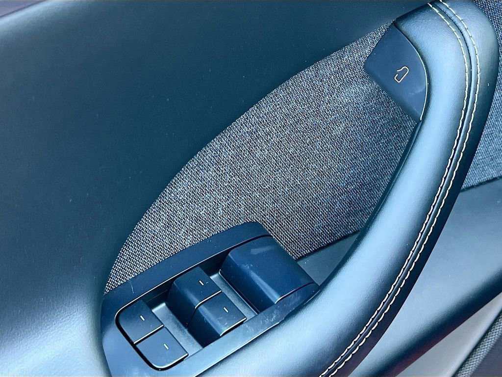 Used 2023 Tesla Model X image 17