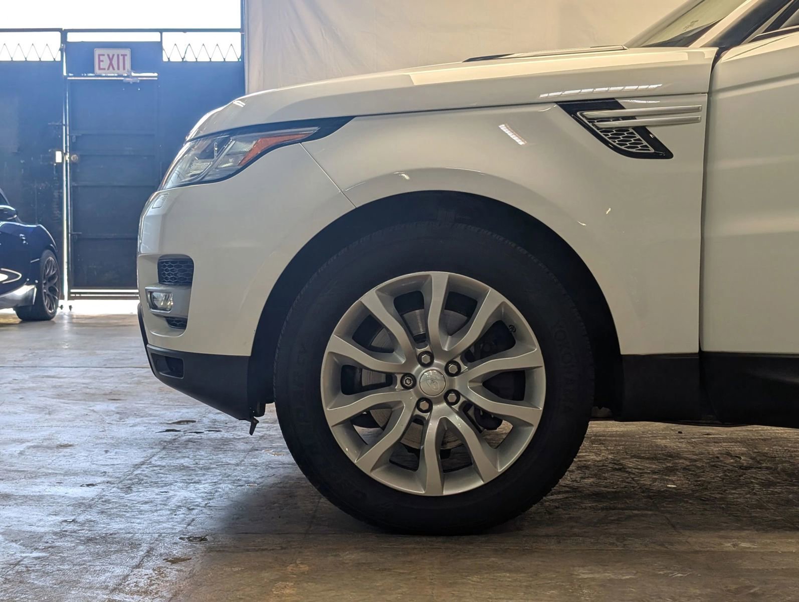 Used 2017 Land Rover Range Rover Sport HSE AWD/4WD image 15