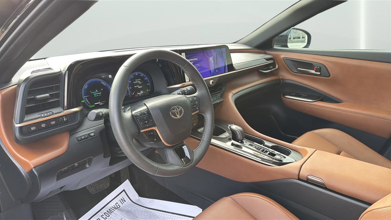 Used 2025 Toyota Crown Signia AWD/4WD image 11