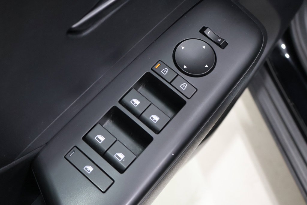 Used 2024 Hyundai Kona SEL w/ Convenience Package FWD image 17