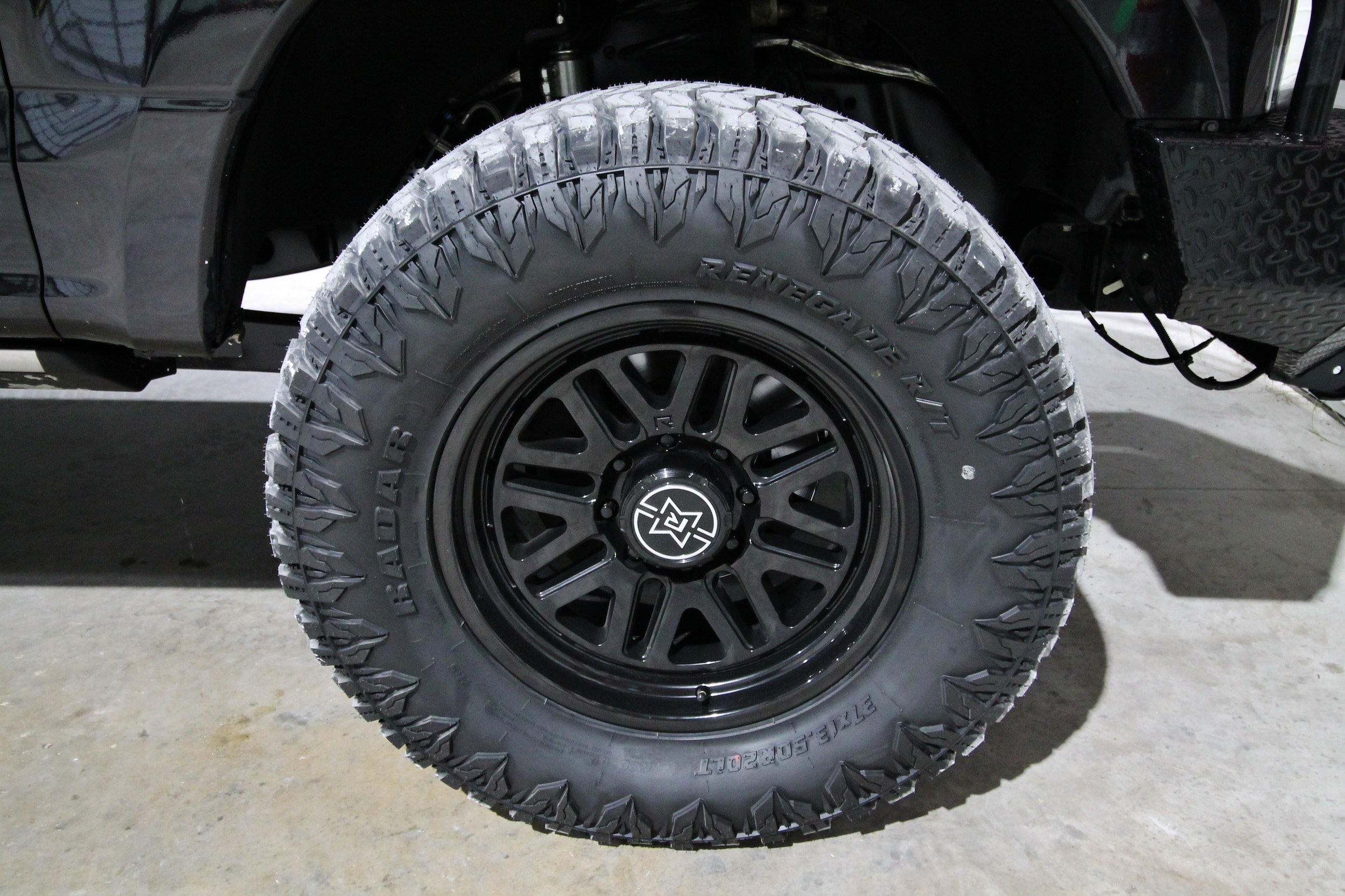 Used 2019 Ford F350 Platinum w/ Platinum Ultimate Package AWD/4WD image 18