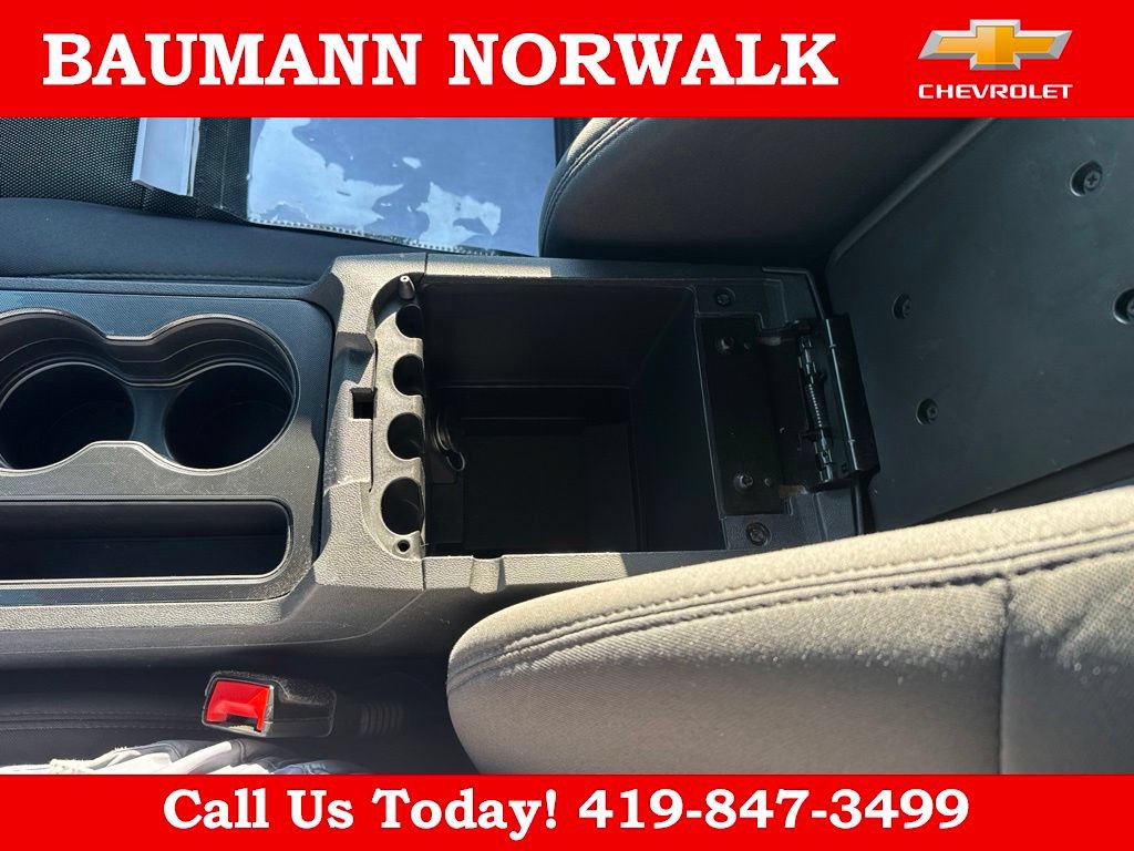 Used 2013 Dodge Challenger SXT RWD image 28