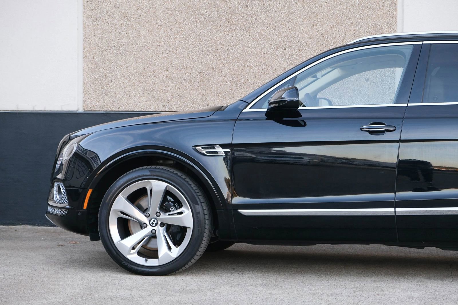 Used 2018 Bentley Bentayga image 6