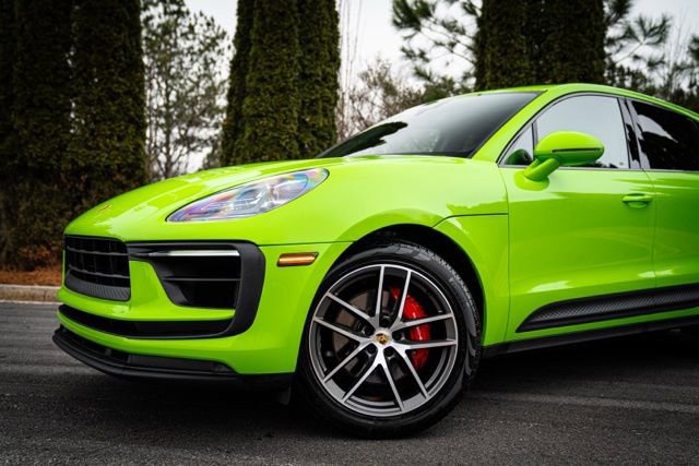 Used 2022 Porsche Macan S w/ Premium Package Plus image 3