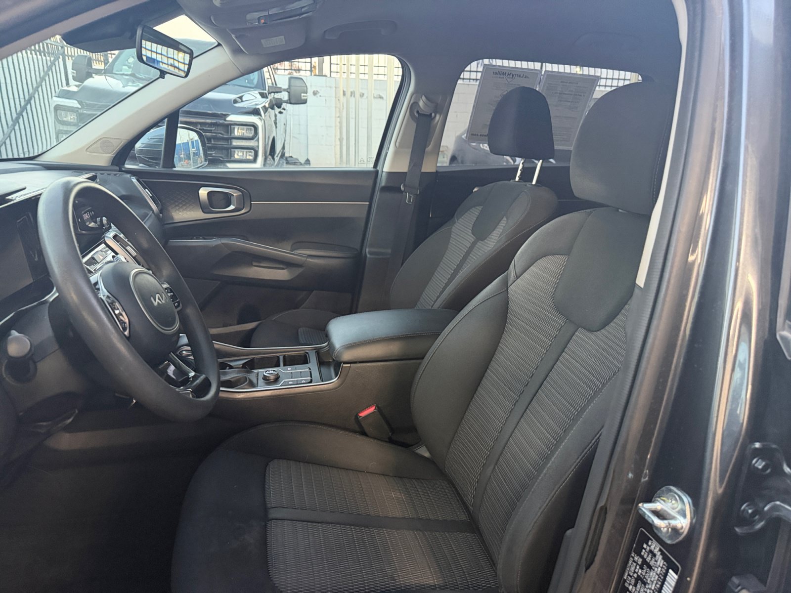 Used 2022 Kia Sorento LX FWD image 15