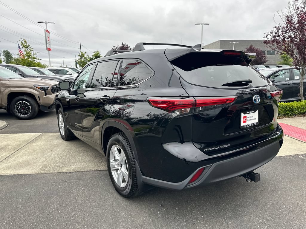 Used 2021 Toyota Highlander LE AWD/4WD image 3
