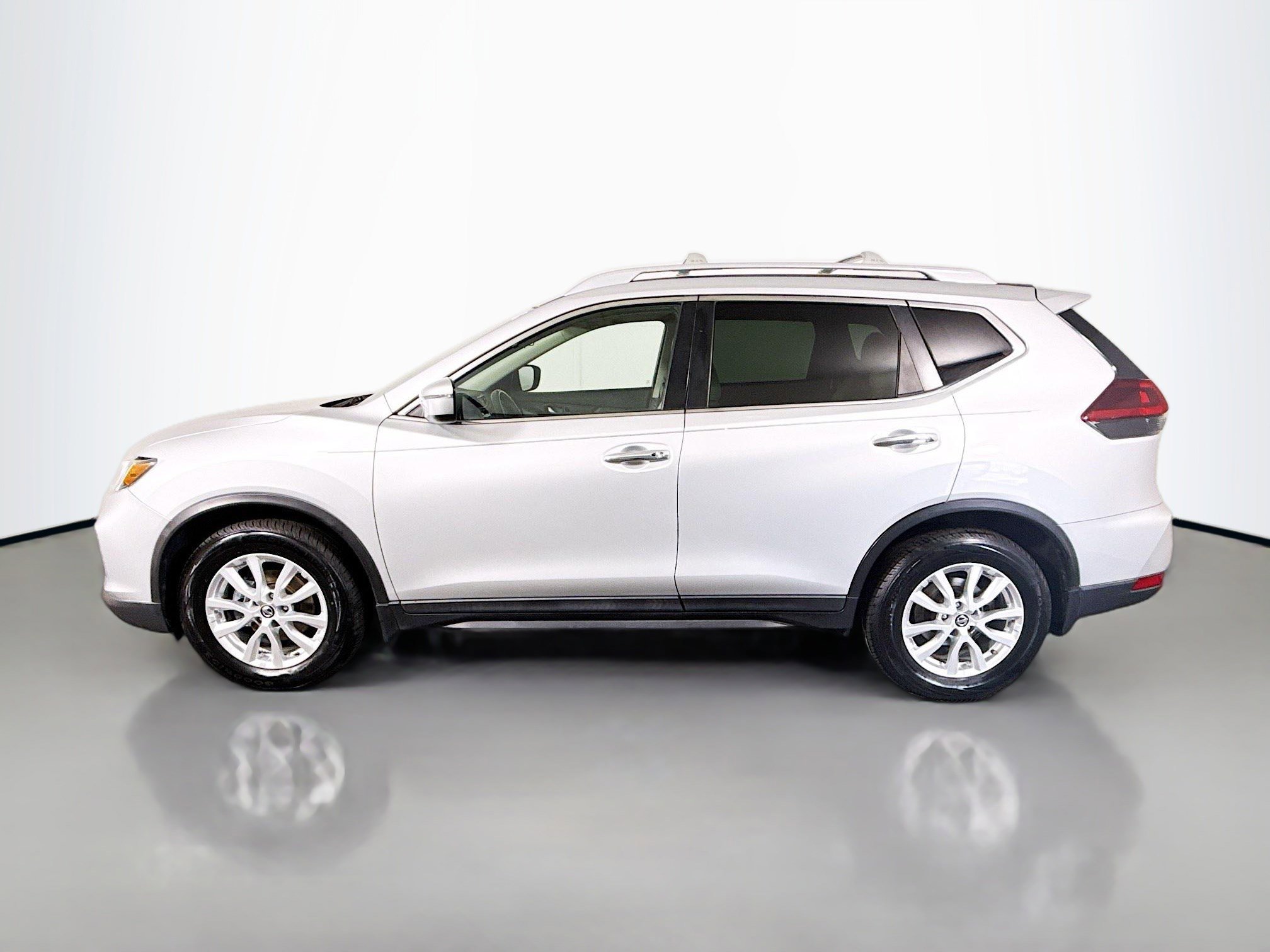 Used 2019 Nissan Rogue SV image 6