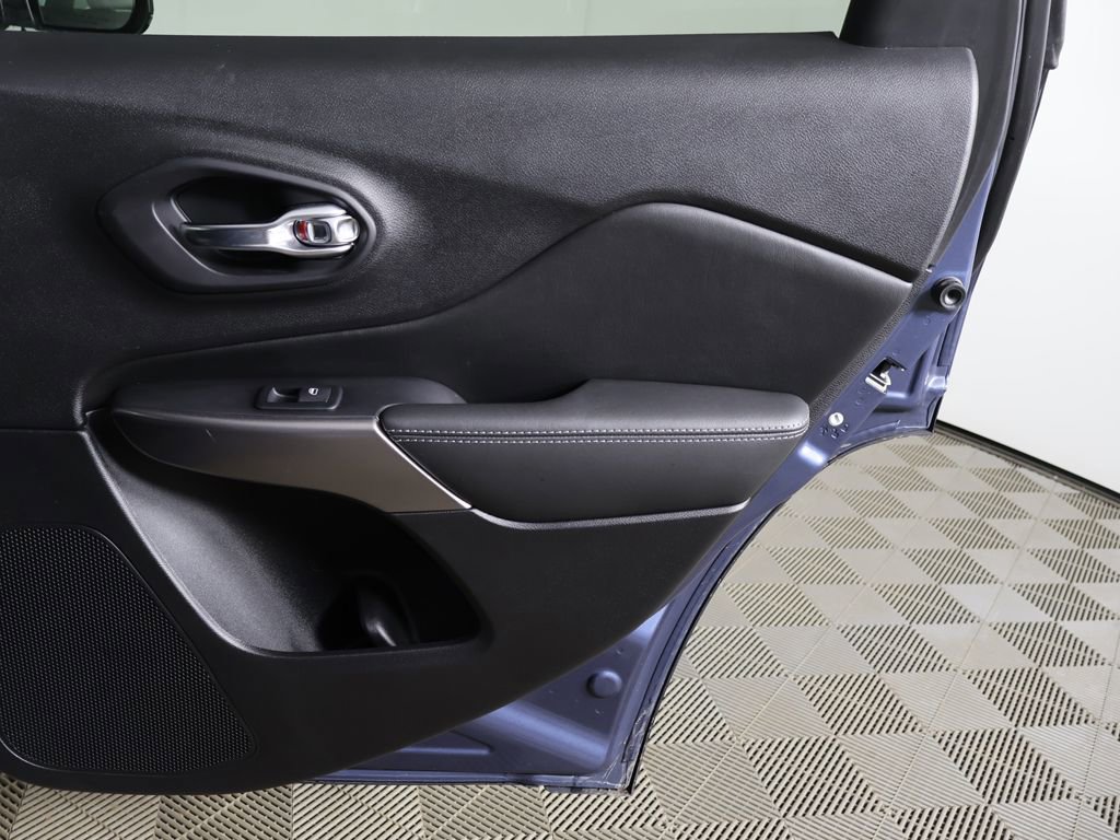 Used 2021 Jeep Cherokee Limited image 24