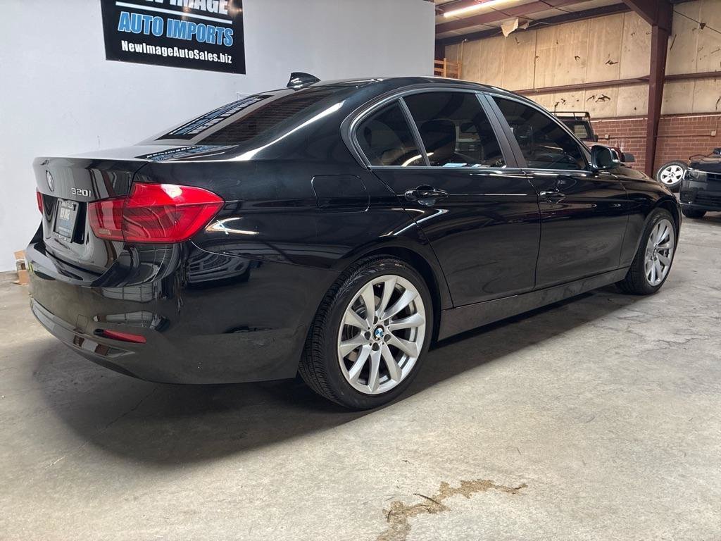 Used 2018 BMW 320i Sedan RWD image 5