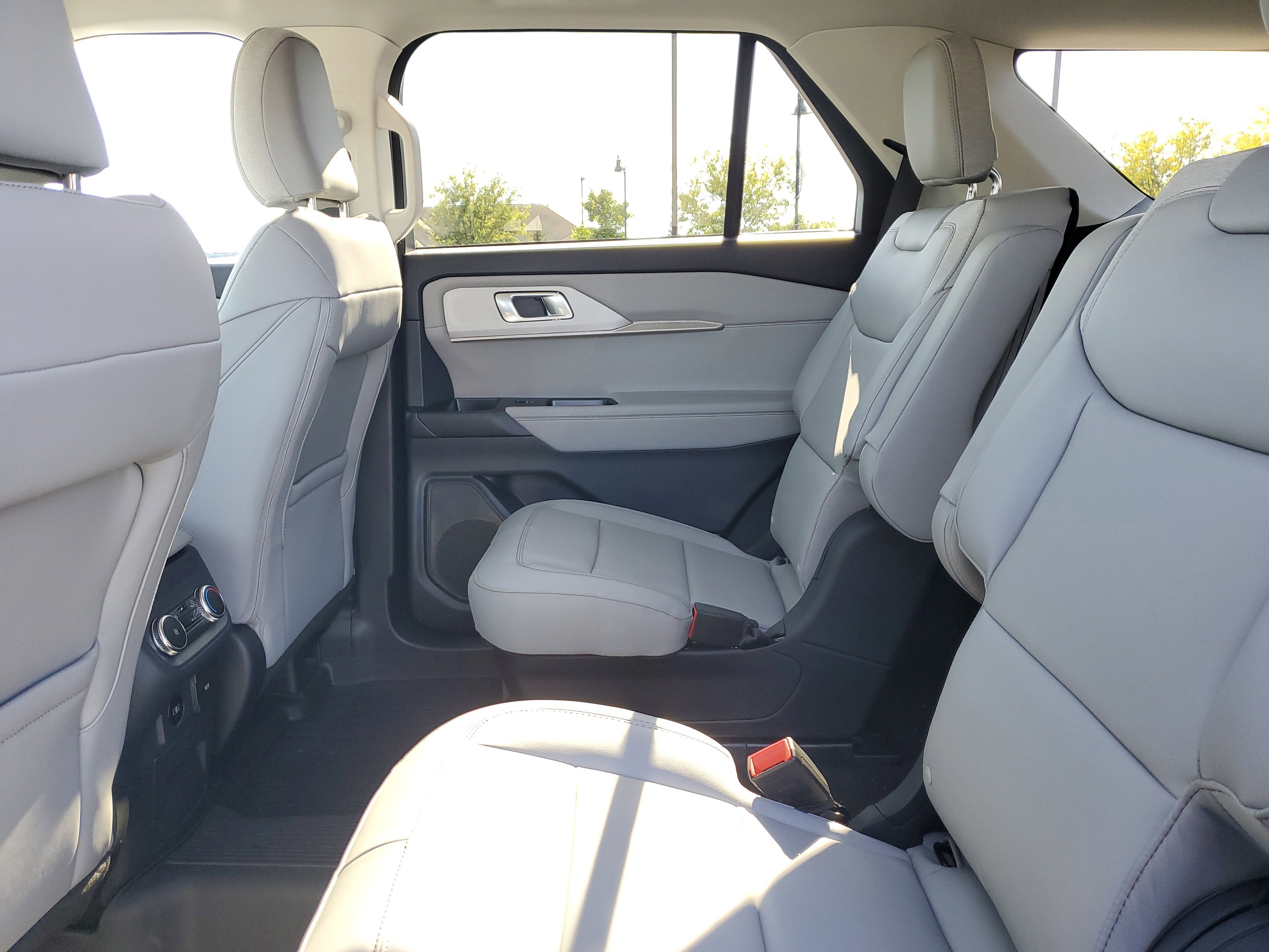 New 2025 Ford Explorer Active w/ Active Comfort Package image 10