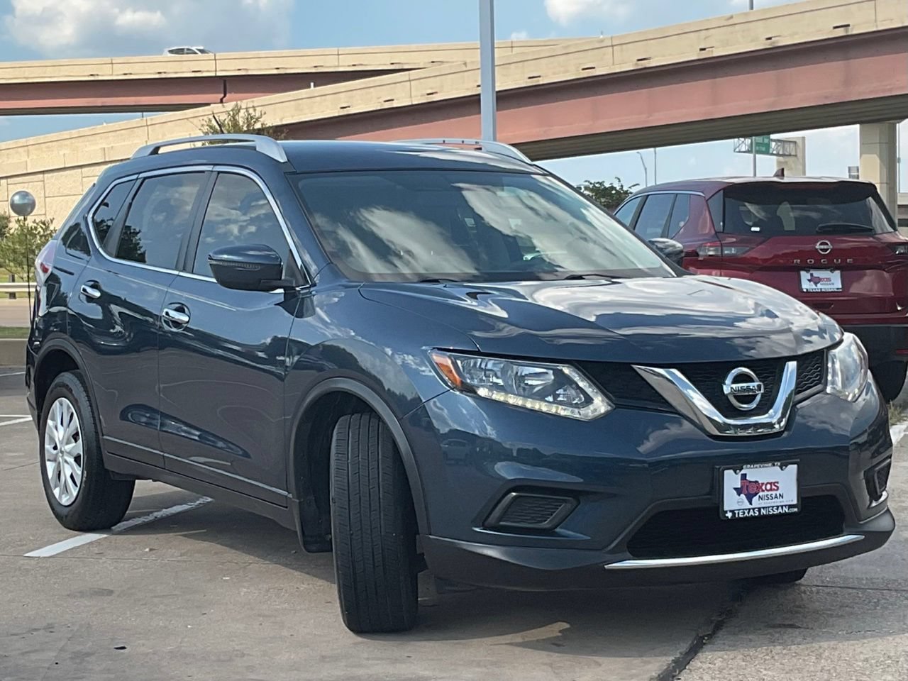 Used 2016 Nissan Rogue S w/ Appearance Package FWD image 3